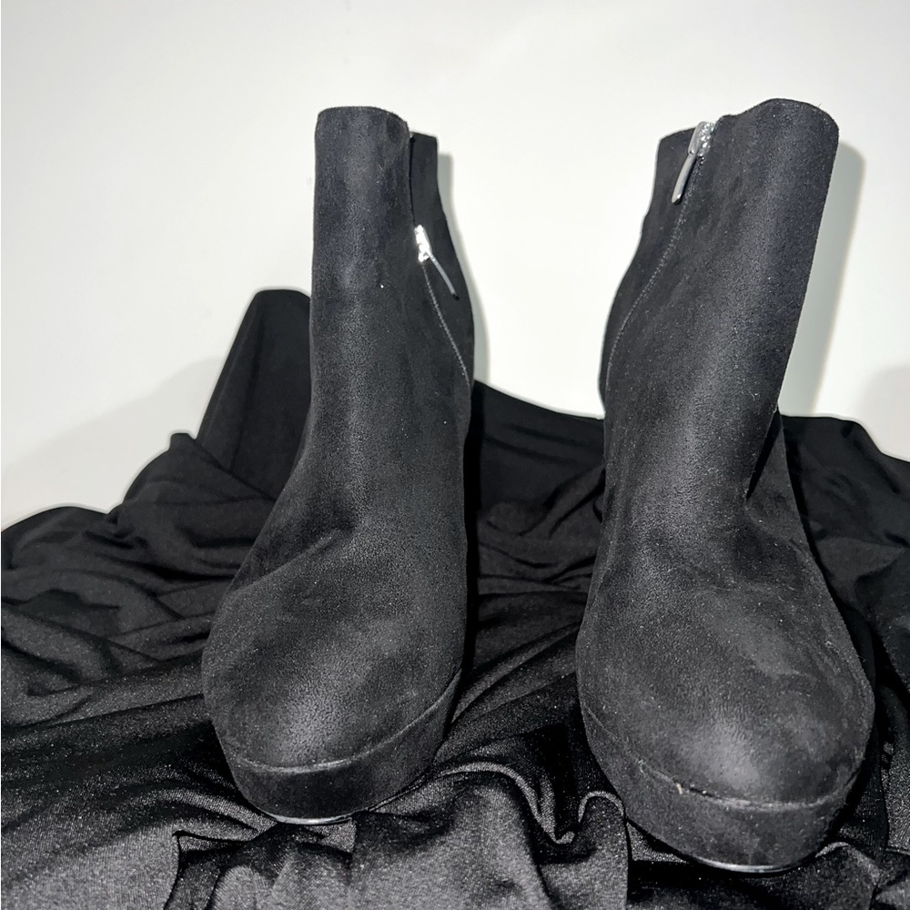 Ninewest Black faux suede booties